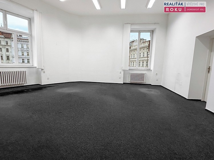 Pronájem kanceláře 70 m² - foto 3