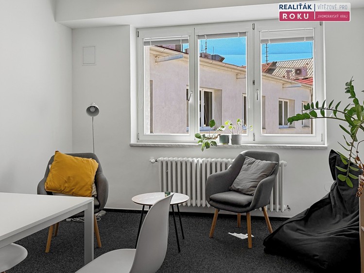 Pronájem kanceláře 92 m² - foto 3