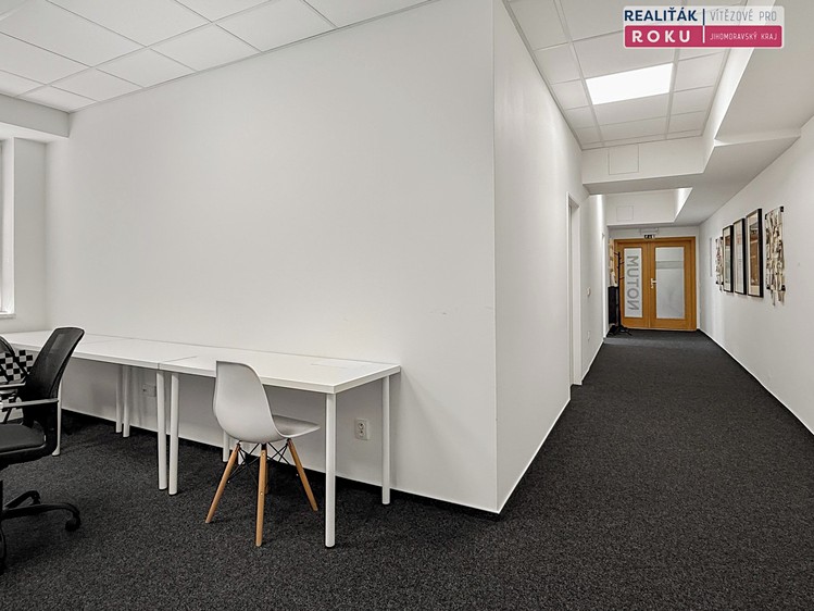 Pronájem kanceláře 92 m² - foto 8