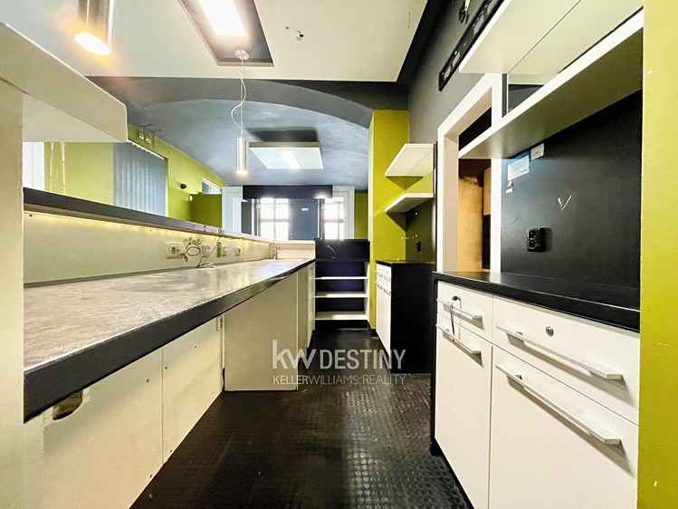 Pronájem obchodního prostoru 148 m² - foto 1