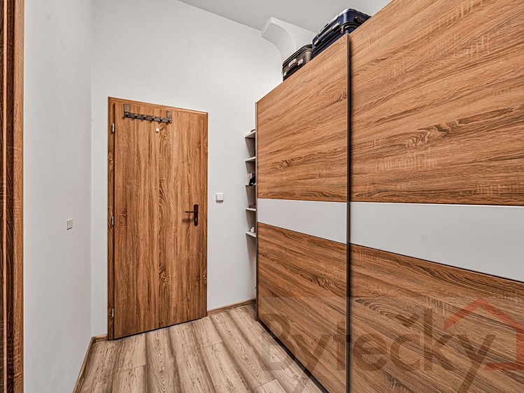 Pronájem kanceláře 96 m² - foto 8