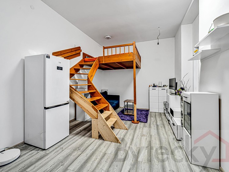 Pronájem kanceláře 96 m² - foto 7