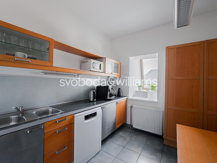 Pronájem kanceláře 371 m² - foto 8