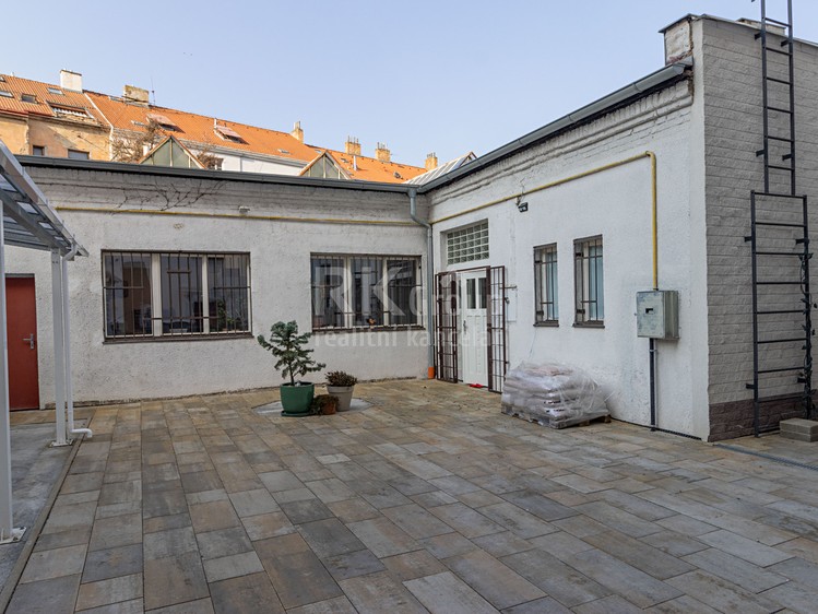 Pronájem kanceláře 180 m² - foto 1