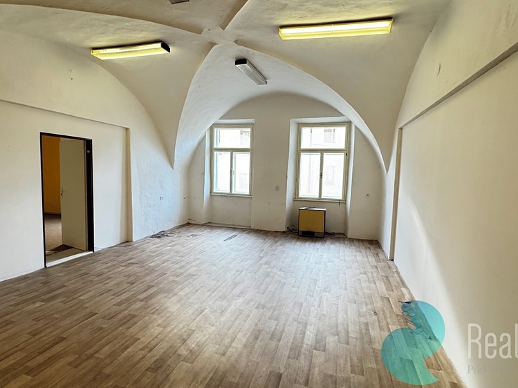Pronájem kanceláře 200 m² - foto 2