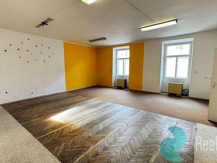 Pronájem kanceláře 200 m² - foto 1