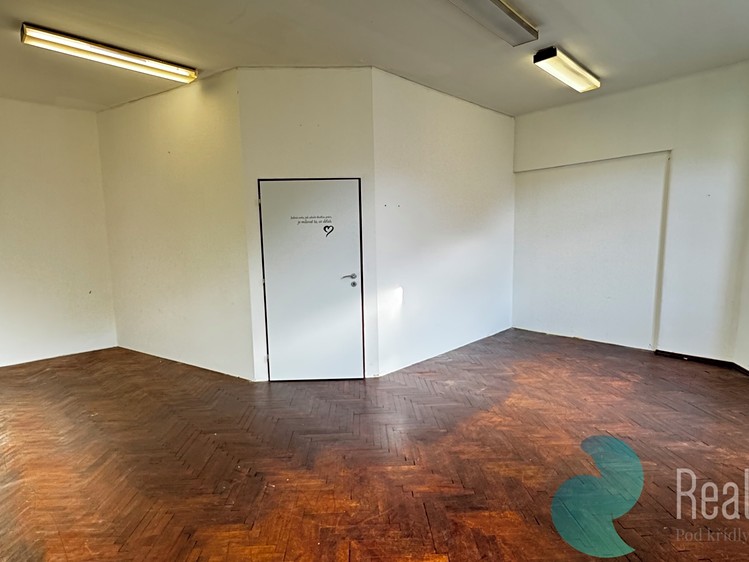 Pronájem kanceláře 200 m² - foto 7