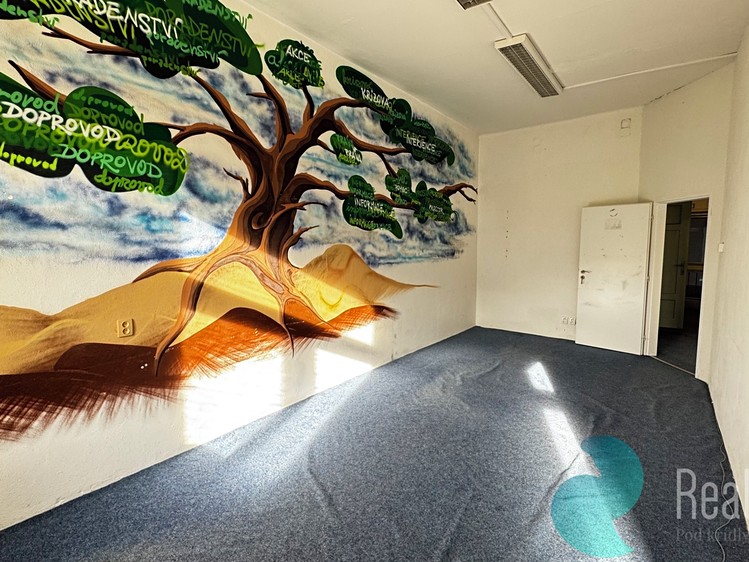 Pronájem kanceláře 150 m² - foto 1