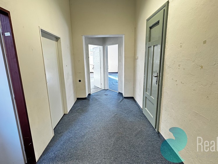 Pronájem kanceláře 150 m² - foto 4