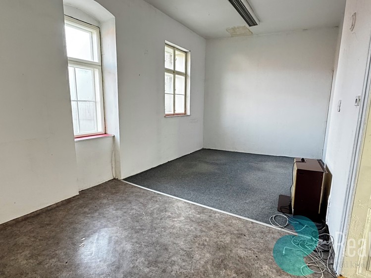 Pronájem kanceláře 150 m² - foto 3