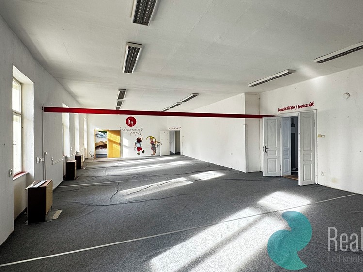 Pronájem kanceláře 150 m² - foto 2