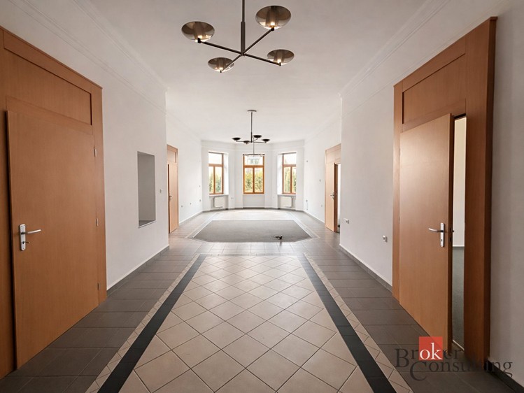 Pronájem kanceláře 280 m² - foto 5