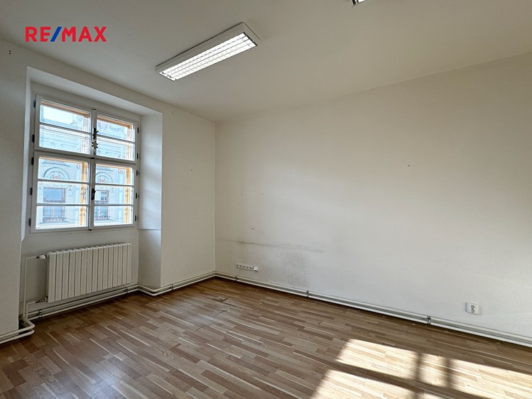 Pronájem kanceláře 51 m² - foto 1