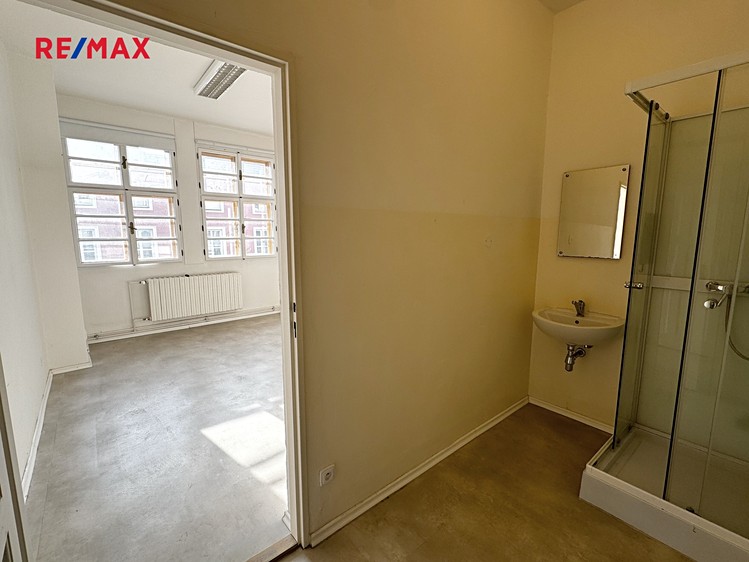 Pronájem kanceláře 51 m² - foto 5