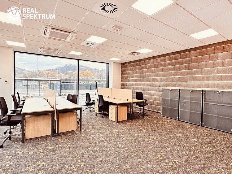 Pronájem kanceláře 297 m² - foto 1