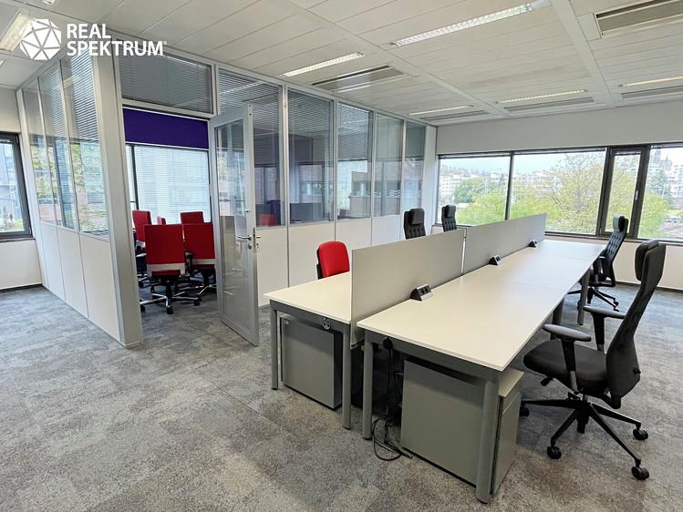 Pronájem kanceláře 872 m² - foto 1