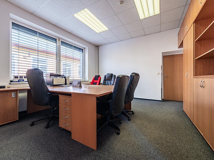 Pronájem kanceláře 69 m² - foto 4