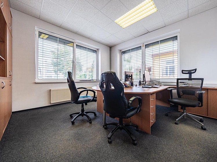 Pronájem kanceláře 69 m² - foto 3