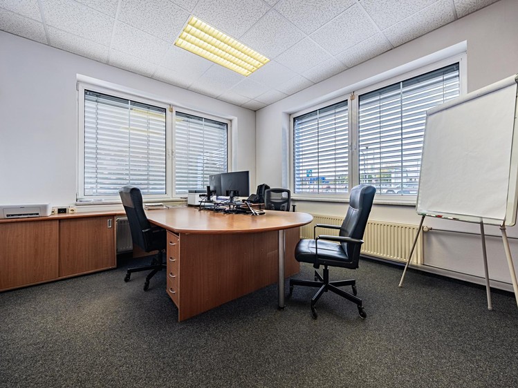 Pronájem kanceláře 51 m² - foto 1
