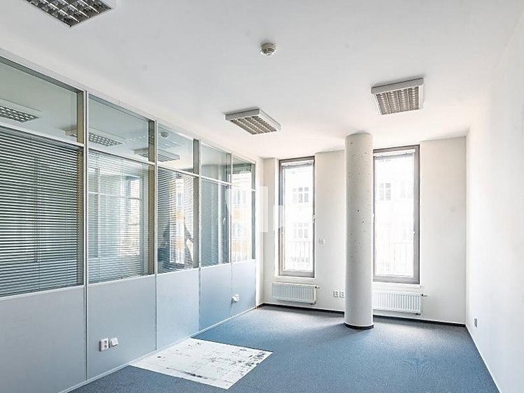 Pronájem kanceláře 135 m² - foto 4