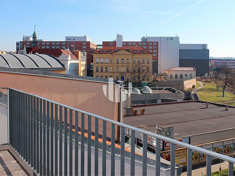 Pronájem kanceláře 135 m² - foto 5