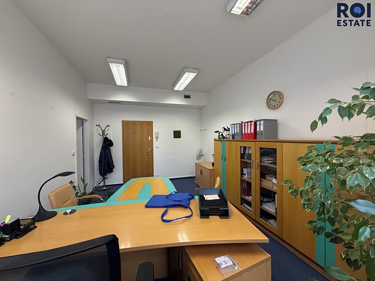 Pronájem kanceláře 38 m² - foto 3