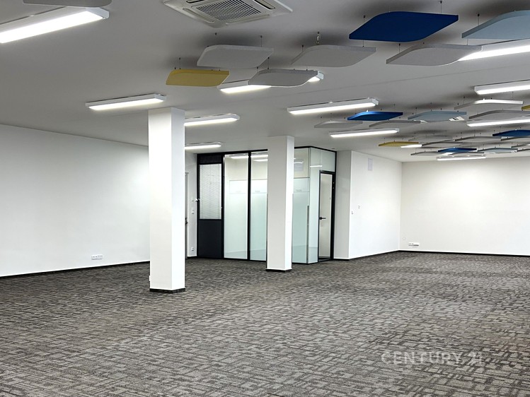 Pronájem kanceláře 91 m² - foto 2