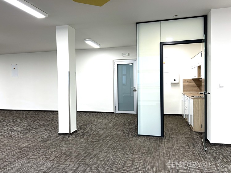 Pronájem kanceláře 91 m² - foto 5