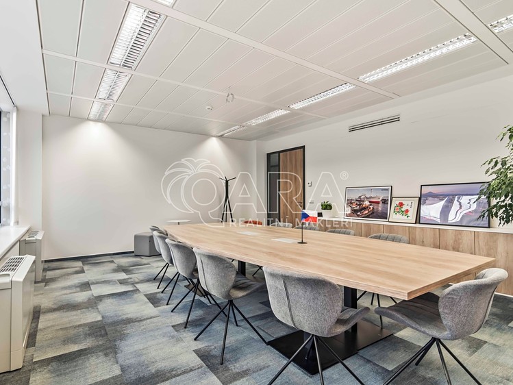 Pronájem kanceláře 236 m² - foto 4