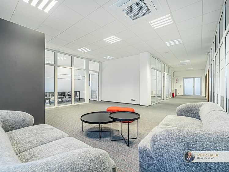 Pronájem kanceláře 258 m² - foto 4