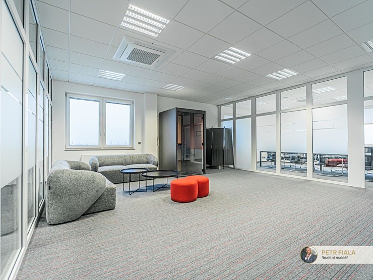 Pronájem kanceláře 258 m² - foto 5