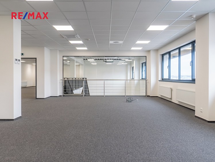Pronájem kanceláře 289 m² - foto 8