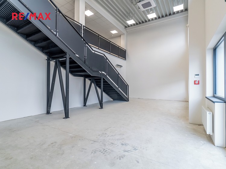 Pronájem obchodního prostoru 289 m² - foto 1