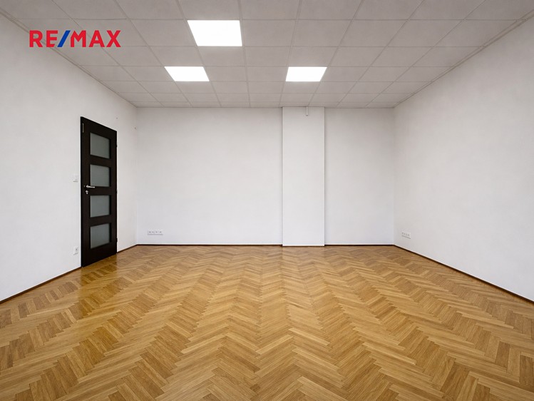 Pronájem kanceláře 66 m² - foto 3