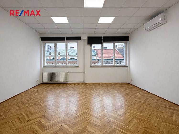 Pronájem kanceláře 66 m² - foto 2