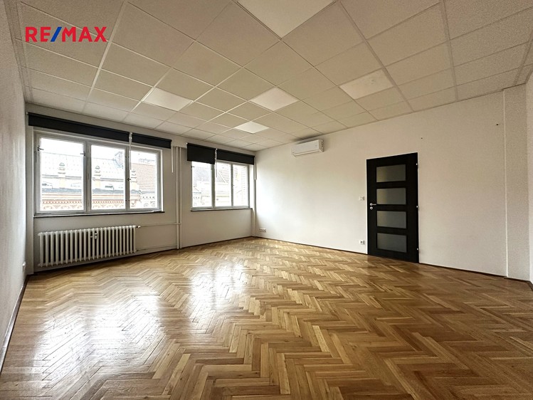 Pronájem kanceláře 66 m² - foto 4