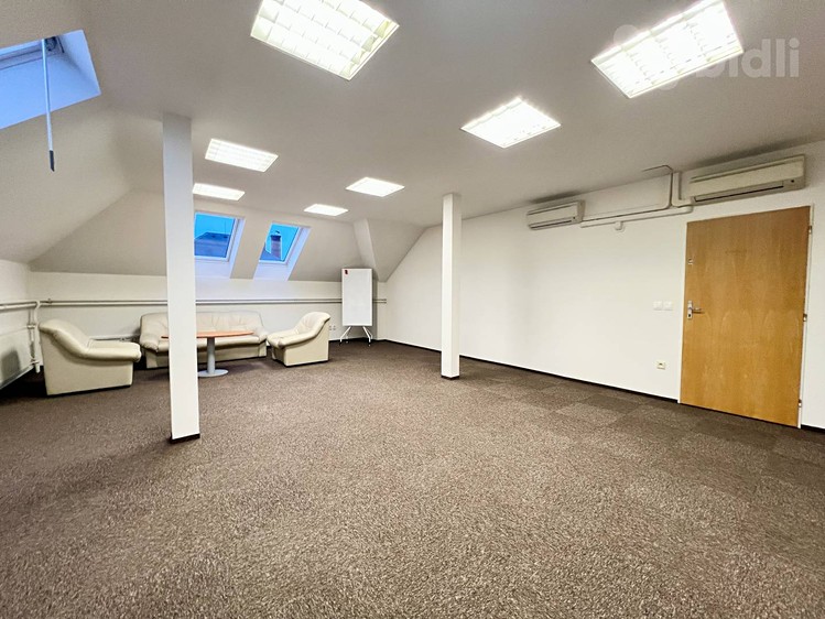Pronájem kanceláře 75 m² - foto 3