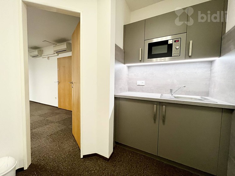 Pronájem kanceláře 75 m² - foto 7