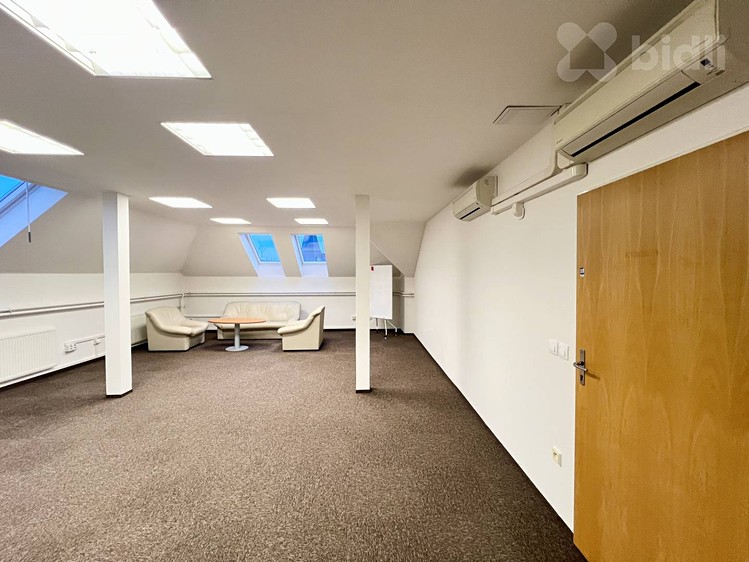 Pronájem kanceláře 95 m² - foto 8