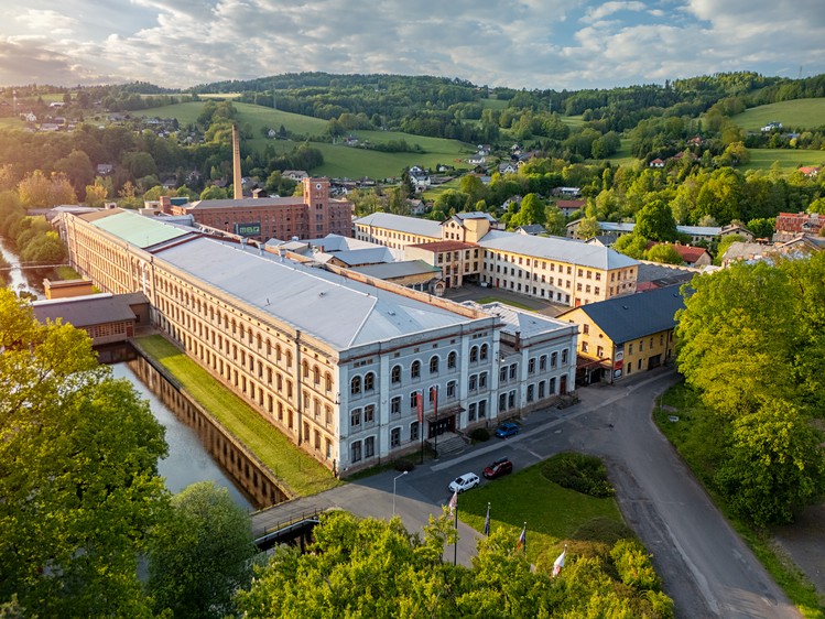 Pronájem skladového prostoru 1 500 m² - foto 1