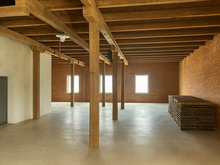 Pronájem skladového prostoru 215 m² - foto 1