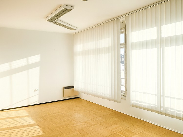 Pronájem kanceláře 111 m² - foto 1