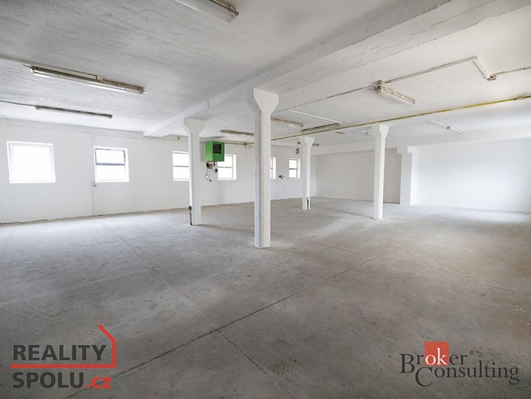 Pronájem výrobní haly, prostoru 150 m² - foto 1