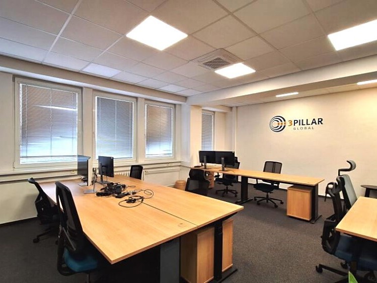 Pronájem kanceláře 323 m² - foto 2