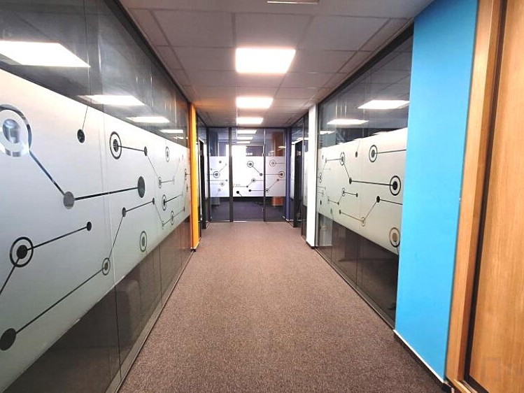 Pronájem kanceláře 323 m² - foto 3