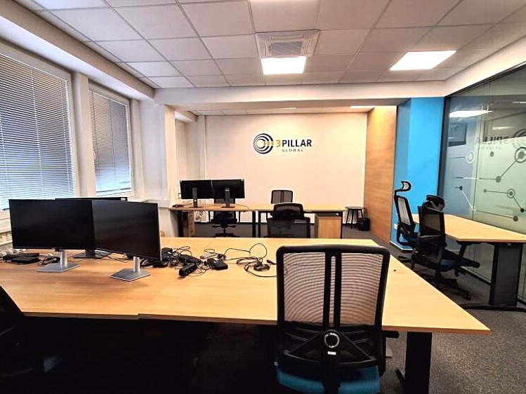 Pronájem kanceláře 323 m² - foto 1