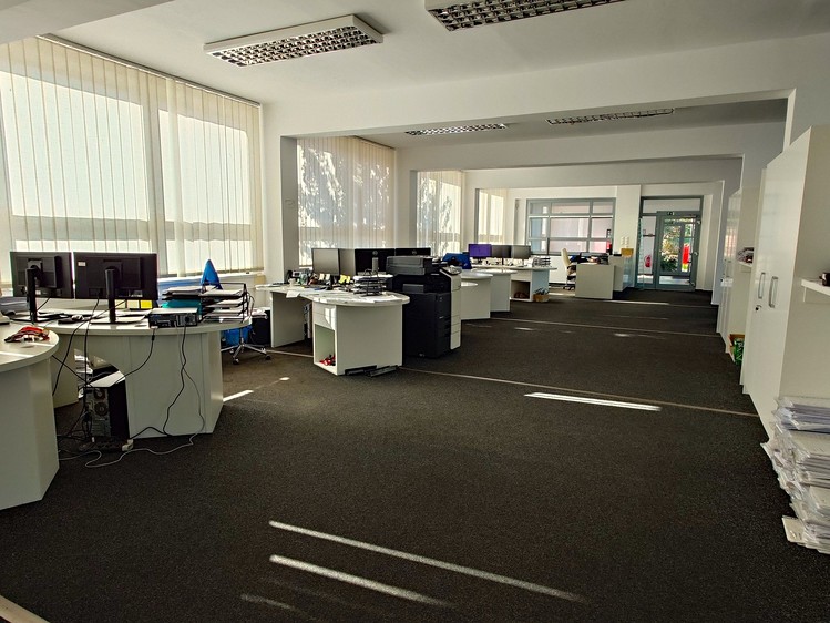 Pronájem kanceláře 492 m² - foto 1