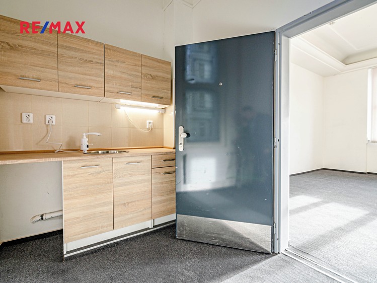 Pronájem kanceláře 65 m² - foto 8
