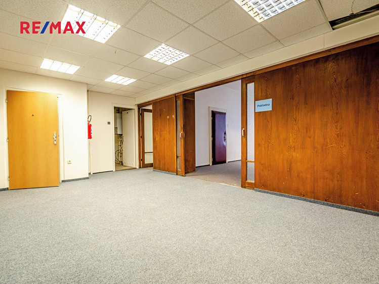 Pronájem kanceláře 148 m² - foto 5