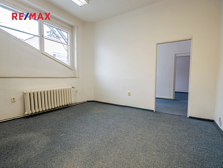 Pronájem kanceláře 148 m² - foto 7